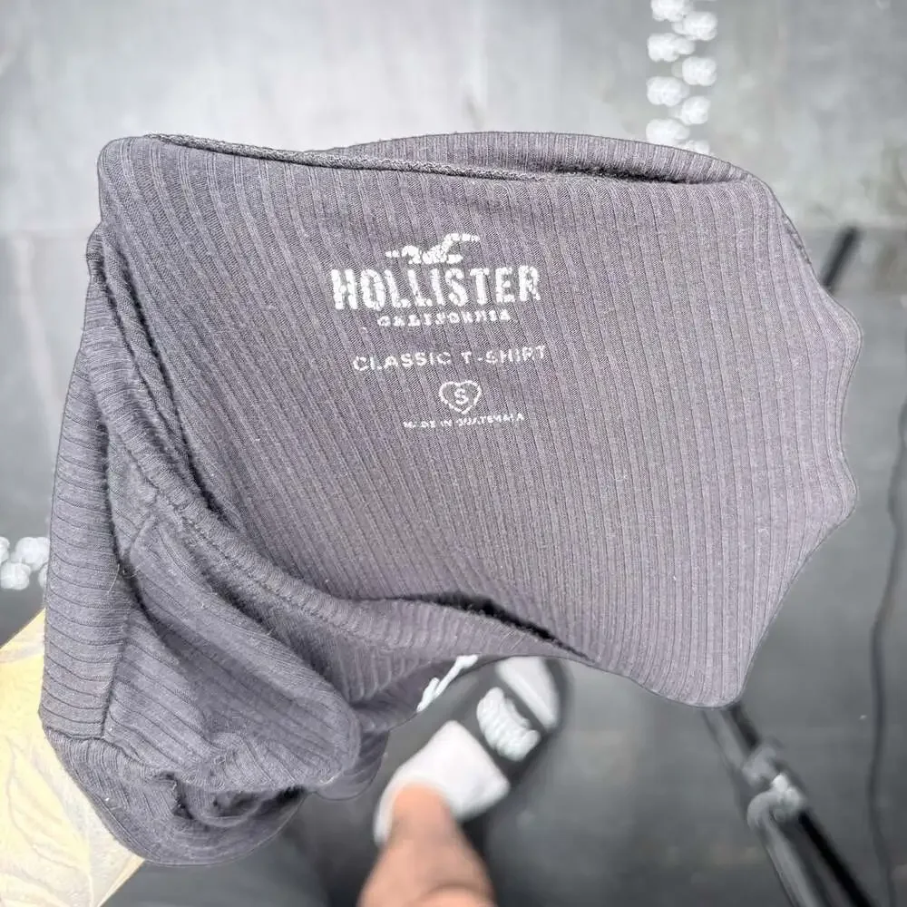 Hollister Gray Ribbed Long Sleeve Graphic Crop Tee Small - Picture 3 of 4